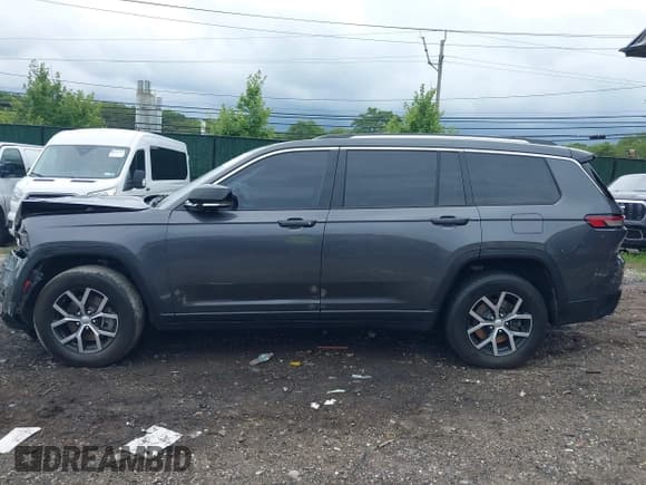 ✅ 2023 Jeep Grand Cherokee Limited • VIN: 1C4RJKBG4P8885521 • Lot: 42712843. Listed on IAAI with 52,432 mi. Free auction sales archive from the USA and detailed vehicle history report at DreamBid. Image 14.