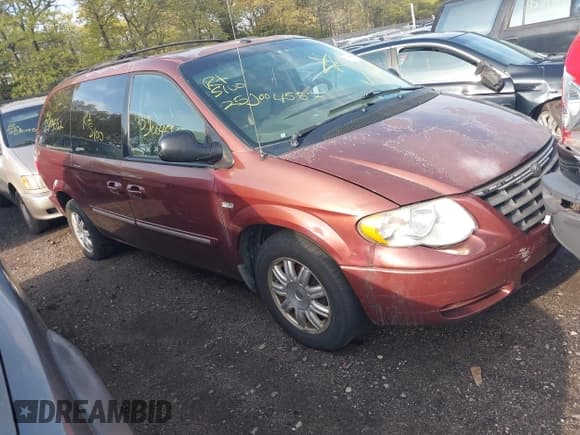✅ 2007 Chrysler Town & Country Touring • VIN: 2A4GP54L97R230853 • Lot: 42184080. Listed on IAAI with Not provided. Free auction sales archive from the USA and detailed vehicle history report at DreamBid. Image 1.
