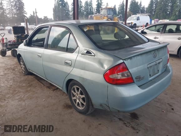 ✅ 2001 Toyota Prius • VIN: JT2BK12U210026859 • Lot: 43145615. Listed on IAAI with 323,673 mi. Free auction sales archive from the USA and detailed vehicle history report at DreamBid. Image 3.