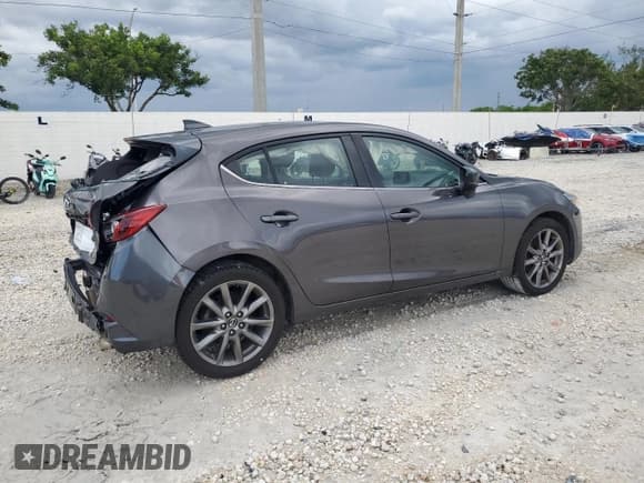 ✅ 2018 Mazda 3 Grand Touring • VIN: 3MZBN1M31JM269916 • Лот: 71039625. Опубликован ранее на Copart с пробегом 69 967 миль. Бесплатный доступ к архиву аукционных продаж из США и подробный отчёт об истории автомобиля на DreamBid. Изображение 3.