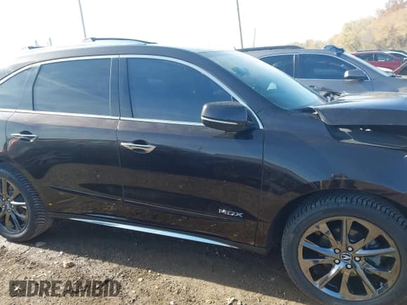 ✅ 2018 Acura MDX Advance • VIN: 5J8YD4H81JL011891 • Lot: 43672504. Wystawiony na IAAI z przebiegiem 55 711 mil. Bezpłatny archiwum sprzedaży aukcyjnych z USA i szczegółowy raport historii pojazdu na DreamBid. Zdjęcie 13.