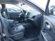 ✅ 2023 Jeep Cherokee Trailhawk • VIN: 1C4PJMBN0PD111937 • Lot: 43347414. Wystawiony na IAAI z przebiegiem 31 847 mil. Bezpłatny archiwum sprzedaży aukcyjnych z USA i szczegółowy raport historii pojazdu na DreamBid. Zdjęcie 5.