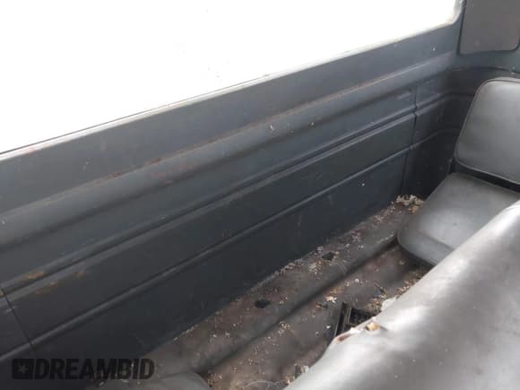 ✅ 1992 Ford F-150 S • VIN: 1FTEX15Y5NKB85499 • Lot: 41622266. Wystawiony na IAAI z przebiegiem Nie podano. Bezpłatny archiwum sprzedaży aukcyjnych z USA i szczegółowy raport historii pojazdu na DreamBid. Zdjęcie 8.