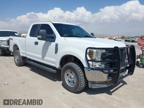 ✅ 2018 Ford F-250 XL • VIN: 1FT7X2B69JEB92353 • Lot: 42256818. Listed on IAAI with 62,046 mi. Free auction sales archive from the USA and detailed vehicle history report at DreamBid. Image 1.