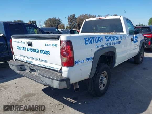 2004 Chevrolet Silverado 2500 z VIN 1GBHC24U64E349020, wystawiony jako IAAI lot #41840530 z przebiegiem 341 184 mil mil oraz . Historia ofert i sprzedaży dostępna na DreamBid. Obrazek 4.