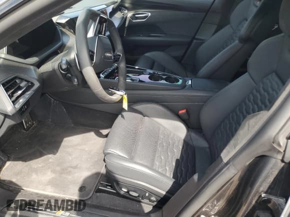 ✅ 2024 Audi RS e-tron GT • VIN: WAUBHBFW1R7900142 • Лот: 61014125. Опубликован ранее на Copart с пробегом 8 218 миль. Бесплатный доступ к архиву аукционных продаж из США и подробный отчёт об истории автомобиля на DreamBid. Изображение 7.