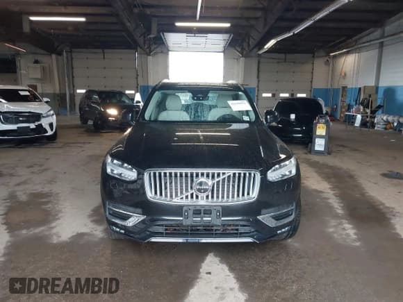 ✅ 2023 Volvo XC90 Plus • VIN: YV4L12PN0P1903242 • Lot: 42199970. Listed on IAAI with 26,952 mi. Free auction sales archive from the USA and detailed vehicle history report at DreamBid. Image 12.