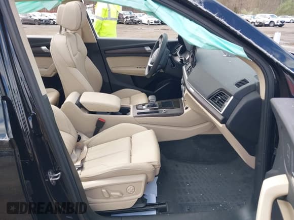 ✅ 2024 Audi Q5 S line Premium • VIN: WA1GAAFY8R2043043 • Лот: 42054728. Опубликован ранее на IAAI с пробегом 10 929 миль. Бесплатный доступ к архиву аукционных продаж из США и подробный отчёт об истории автомобиля на DreamBid. Изображение 5.