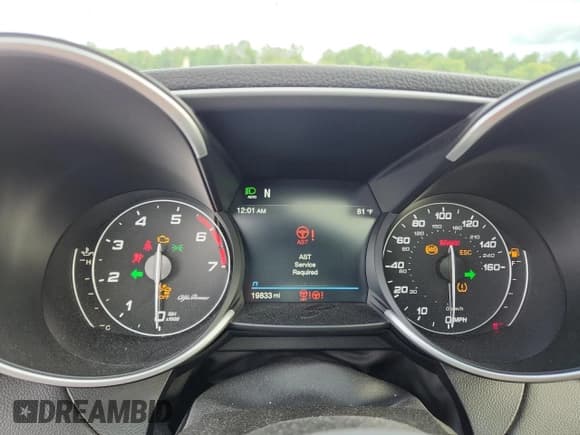 ✅ 2022 Alfa Romeo Giulia • VIN: ZARFANANXN7660310 • Lot: 64647515. Wystawiony na Copart z przebiegiem 19 833 mil. Bezpłatny archiwum sprzedaży aukcyjnych z USA i szczegółowy raport historii pojazdu na DreamBid. Zdjęcie 9.