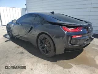 ✅ 2015 BMW i8 • VIN: WBY2Z2C57FV391448 • Лот: 49895954. Опубликован ранее на Copart с пробегом 84 874 миль. Бесплатный доступ к архиву аукционных продаж из США и подробный отчёт об истории автомобиля на DreamBid. Изображение 2.