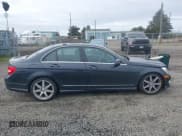 ✅ 2012 Mercedes-Benz C 300 Sport • VIN: WDDGF8BB5CA617148 • Lot: 43566452. Wystawiony na IAAI z przebiegiem 182 716 mil. Bezpłatny archiwum sprzedaży aukcyjnych z USA i szczegółowy raport historii pojazdu na DreamBid. Zdjęcie 13.