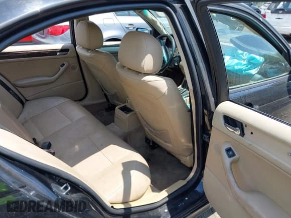 ✅ 2004 BMW 3 Series 325i • VIN: WBAET37484NJ95990 • Lot: 42779657. Listed on IAAI with 188,022 mi. Free auction sales archive from the USA and detailed vehicle history report at DreamBid. Image 8.