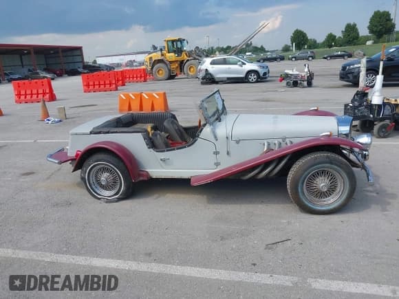 ✅ 1970 Volkswagen Beetle • VIN: 00000001102499056 • Лот: 42994732. Опубликован ранее на IAAI с пробегом 90 803 миль. Бесплатный доступ к архиву аукционных продаж из США и подробный отчёт об истории автомобиля на DreamBid. Изображение 13.