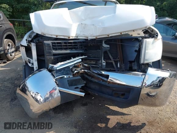 ✅ 2009 Chevrolet Silverado 2500HD • VIN: 1GBHK44K69F155571 • Lot: 42853263. Wystawiony na IAAI z przebiegiem 73 094 mil. Bezpłatny archiwum sprzedaży aukcyjnych z USA i szczegółowy raport historii pojazdu na DreamBid. Zdjęcie 6.