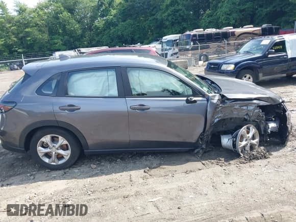 ✅ 2024 Honda HR-V LX • VIN: 3CZRZ2H3XRM779239 • Lot: 42700029. Listed on IAAI with 23,760 mi. Free auction sales archive from the USA and detailed vehicle history report at DreamBid. Image 13.