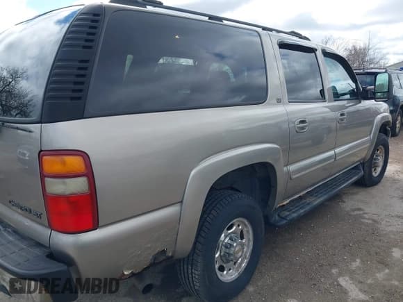 ✅ 2002 Chevrolet Suburban LS • VIN: 3GNGK26G82G306927 • Лот: 42027513. Опубликован ранее на IAAI с пробегом 124 016 миль. Бесплатный доступ к архиву аукционных продаж из США и подробный отчёт об истории автомобиля на DreamBid. Изображение 4.