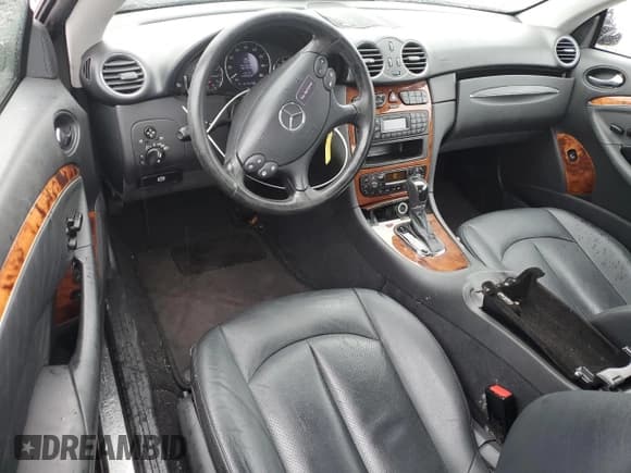 ✅ 2004 Mercedes-Benz CLK 320 • VIN: WDBTJ65J64F096605 • Lot: 73535764. Wystawiony na Copart z przebiegiem 138 160 mil. Bezpłatny archiwum sprzedaży aukcyjnych z USA i szczegółowy raport historii pojazdu na DreamBid. Zdjęcie 8.