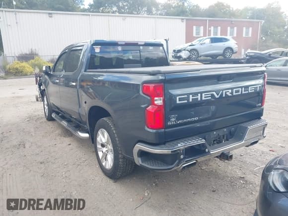 ✅ 2019 Chevrolet Silverado 1500 LTZ • VIN: 1GCUYGED2KZ165965 • Lot: 43173194. Wystawiony na IAAI z przebiegiem 141 444 mil. Bezpłatny archiwum sprzedaży aukcyjnych z USA i szczegółowy raport historii pojazdu na DreamBid. Zdjęcie 3.
