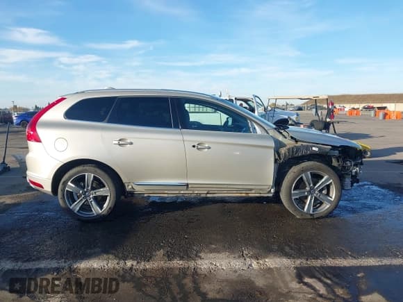 ✅ 2017 Volvo XC60 Dynamic • VIN: YV440MDR3H2095815 • Lot: 43653614. Wystawiony na IAAI z przebiegiem 31 539 mil. Bezpłatny archiwum sprzedaży aukcyjnych z USA i szczegółowy raport historii pojazdu na DreamBid. Zdjęcie 14.