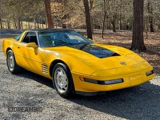 ✅ 1993 Chevrolet Corvette • VIN: 1G1YY23P9P5115010 • Lot: 97274385. Wystawiony na Copart z przebiegiem 104 645 mil. Bezpłatny archiwum sprzedaży aukcyjnych z USA i szczegółowy raport historii pojazdu na DreamBid. Zdjęcie 1.