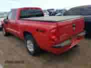 2005 Dodge Dakota SLT z VIN 1D7HW42N45S200091, wystawiony jako Copart lot #70249884 z przebiegiem 142 367 mil mil oraz Szkoda całkowita • Salvage title. Historia ofert i sprzedaży dostępna na DreamBid. Obrazek 2.