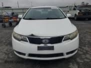 ✅ 2013 Kia Forte EX • VIN: KNAFU4A25D5671305 • Lot: 92894875. Wystawiony na Copart z przebiegiem 79 805 mil. Bezpłatny archiwum sprzedaży aukcyjnych z USA i szczegółowy raport historii pojazdu na DreamBid. Zdjęcie 5.