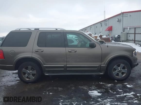 ✅ 2003 Ford Explorer Limited • VIN: 1FMDU75WX3UB01017 • Lot: 43817997. Wystawiony na IAAI z przebiegiem Nie podano. Bezpłatny archiwum sprzedaży aukcyjnych z USA i szczegółowy raport historii pojazdu na DreamBid. Zdjęcie 13.