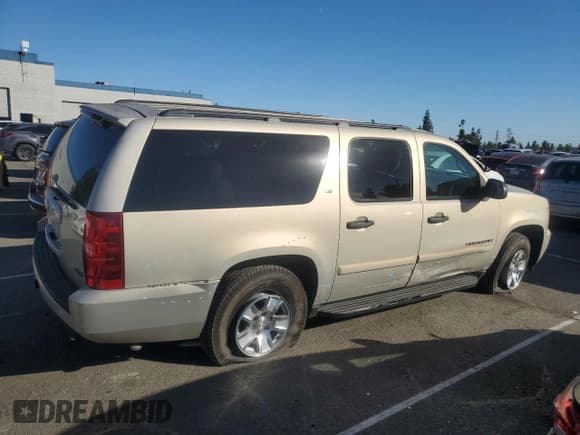✅ 2007 Chevrolet Suburban LT • VIN: 3GNFC16077G315275 • Lot: 90644885. Wystawiony na Copart z przebiegiem 211 773 mil. Bezpłatny archiwum sprzedaży aukcyjnych z USA i szczegółowy raport historii pojazdu na DreamBid. Zdjęcie 3.