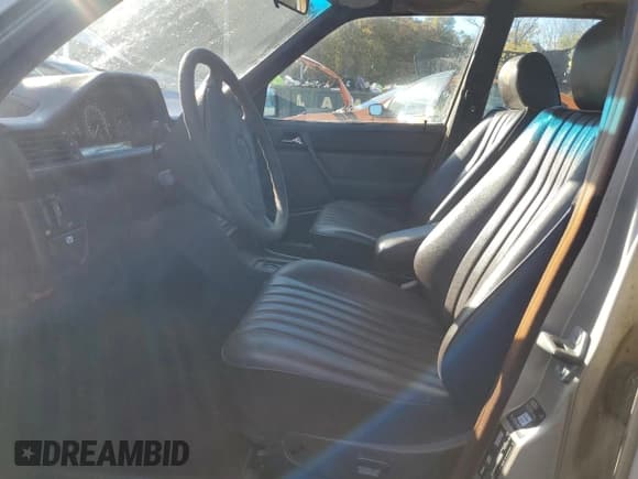 ✅ 1988 Mercedes-Benz 260 • VIN: WDBEA26D7JA809580 • Лот: 76327934. Опубликован ранее на Copart с пробегом 154 694 миль. Бесплатный доступ к архиву аукционных продаж из США и подробный отчёт об истории автомобиля на DreamBid. Изображение 7.