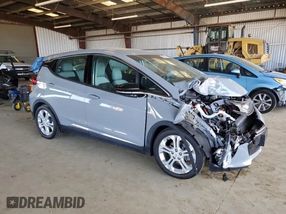 ✅ 2020 Chevrolet Bolt EV LT • VIN: 1G1FY6S03L4141315 • Lot: 49989565. Wystawiony na Copart z przebiegiem 53 314 mil. Bezpłatny archiwum sprzedaży aukcyjnych z USA i szczegółowy raport historii pojazdu na DreamBid. Zdjęcie 4.