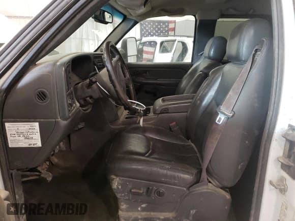 ✅ 2006 Chevrolet Silverado 2500HD Work Truck • VIN: 1GCHK29U66E132156 • Lot: 75212864. Wystawiony na Copart z przebiegiem 211 570 mil. Bezpłatny archiwum sprzedaży aukcyjnych z USA i szczegółowy raport historii pojazdu na DreamBid. Zdjęcie 7.