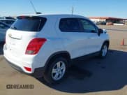 ✅ 2020 Chevrolet Trax LS • VIN: 3GNCJKSBXLL183393 • Lot: 43628511. Wystawiony na IAAI z przebiegiem 133 535 mil. Bezpłatny archiwum sprzedaży aukcyjnych z USA i szczegółowy raport historii pojazdu na DreamBid. Zdjęcie 4.