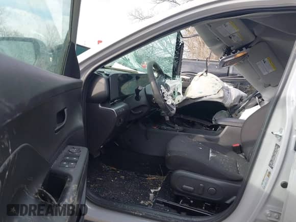 2025 Hyundai Kona SEL with VIN KM8HBCAB6SU202525, listed as a IAAI auction lot 41697254 with 10,279 mi miles and . Bid and sale history available at DreamBid. Image 5.