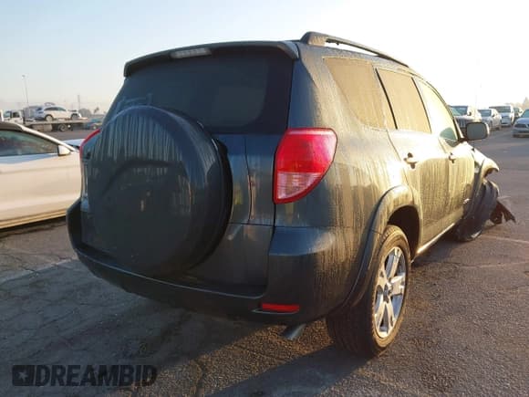 ✅ 2006 Toyota RAV4 Sport • VIN: JTMZK32V766001017 • Лот: 43491648. Опубликован ранее на IAAI с пробегом 207 829 миль. Бесплатный доступ к архиву аукционных продаж из США и подробный отчёт об истории автомобиля на DreamBid. Изображение 4.