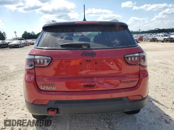 ✅ 2024 Jeep Compass Trailhawk • VIN: 3C4NJDDN3RT589674 • Lot: 90896705. Wystawiony na Copart z przebiegiem 26 547 mil. Bezpłatny archiwum sprzedaży aukcyjnych z USA i szczegółowy raport historii pojazdu na DreamBid. Zdjęcie 6.