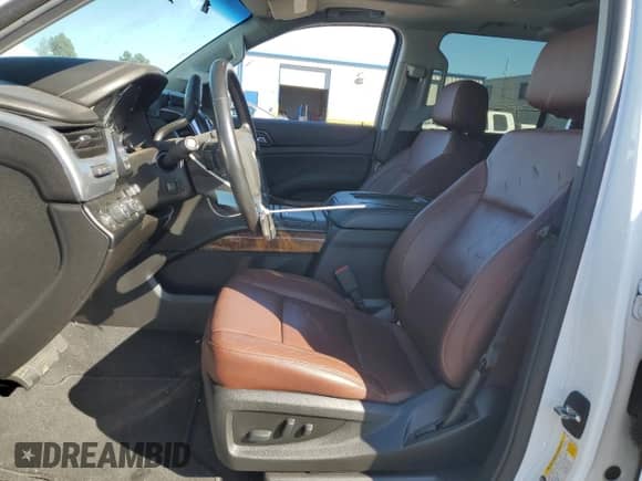 2019 Chevrolet Tahoe Premier с VIN 1GNSKCKJ8KR215870, выставлен на аукционе Copart как лот 67985555 с пробегом 84 891 миль миль и Списание • Salvage title. История ставок и продаж доступна на DreamBid. Изображение 7.