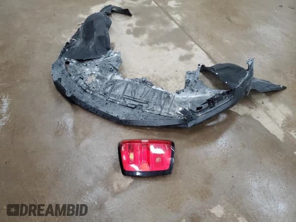 ✅ 2015 Chevrolet Silverado 2500HD LT • VIN: 1GC2KVEGXFZ144312 • Lot: 69129955. Wystawiony na Copart z przebiegiem 208 764 mil. Bezpłatny archiwum sprzedaży aukcyjnych z USA i szczegółowy raport historii pojazdu na DreamBid. Zdjęcie 12.