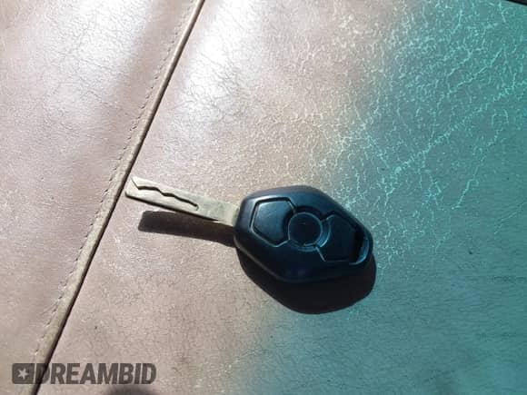 2003 BMW 3 Series 325i с VIN WBAET37463NJ32272, выставлен на аукционе IAAI как лот 43204821 с пробегом 261 517 миль миль и . История ставок и продаж доступна на DreamBid. Изображение 11.