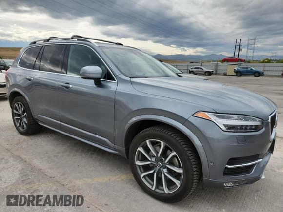 ✅ 2019 Volvo XC90 Momentum • VIN: YV4A22PKXK1452968 • Lot: 82391075. Wystawiony na Copart z przebiegiem 75 468 mil. Bezpłatny archiwum sprzedaży aukcyjnych z USA i szczegółowy raport historii pojazdu na DreamBid. Zdjęcie 4.