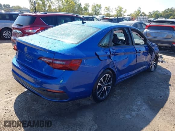 ✅ 2022 Volkswagen Jetta Sport • VIN: 3VWAM7BUXNM028150 • Lot: 43224634. Wystawiony na IAAI z przebiegiem 54 006 mil. Bezpłatny archiwum sprzedaży aukcyjnych z USA i szczegółowy raport historii pojazdu na DreamBid. Zdjęcie 4.
