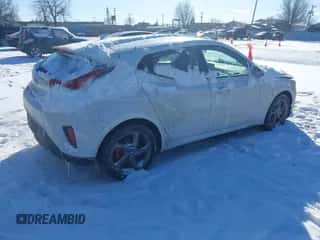 2019 Hyundai Veloster Premium z VIN KMHTG6AFXKU018415, wystawiony jako IAAI lot #41575175 z przebiegiem 71 978 mil mil oraz . Historia ofert i sprzedaży dostępna na DreamBid. Obrazek 4.