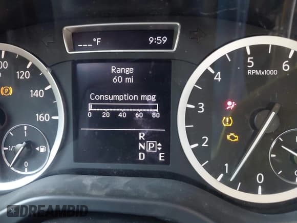 ✅ 2017 Infiniti QX30 Premium • VIN: SJKCH5CR9HA035085 • Lot: 42996157. Wystawiony na IAAI z przebiegiem Nie podano. Bezpłatny archiwum sprzedaży aukcyjnych z USA i szczegółowy raport historii pojazdu na DreamBid. Zdjęcie 7.