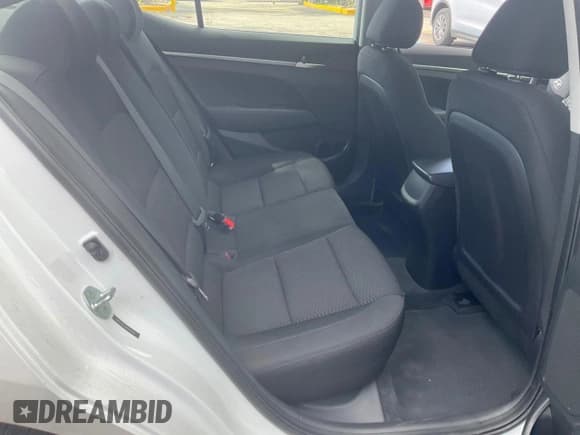 ✅ 2019 Hyundai Elantra SE • VIN: 5NPD74LF2KH451103 • Lot: 65842045. Wystawiony na Copart z przebiegiem Nie podano. Bezpłatny archiwum sprzedaży aukcyjnych z USA i szczegółowy raport historii pojazdu na DreamBid. Zdjęcie 6.