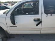 ✅ 2004 Chevrolet Silverado 2500HD LS • VIN: 1GCHK29U24E111947 • Lot: 80466445. Wystawiony na Copart z przebiegiem Nie podano. Bezpłatny archiwum sprzedaży aukcyjnych z USA i szczegółowy raport historii pojazdu na DreamBid. Zdjęcie 7.