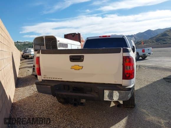 ✅ 2014 Chevrolet Silverado 2500HD LT • VIN: 1GC1CXCG5EF107871 • Lot: 43518202. Listed on IAAI with 74,569 mi. Free auction sales archive from the USA and detailed vehicle history report at DreamBid. Image 17.