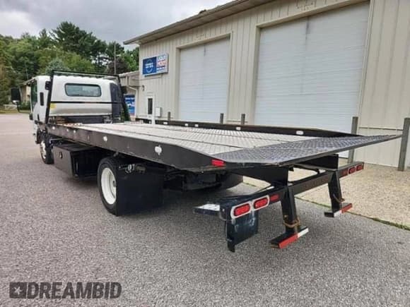 ✅ 2020 Isuzu NRR IBT • VIN: JALE5W163L7304480 • Lot: 81643475. Wystawiony na Copart z przebiegiem 132 653 mil. Bezpłatny archiwum sprzedaży aukcyjnych z USA i szczegółowy raport historii pojazdu na DreamBid. Zdjęcie 3.