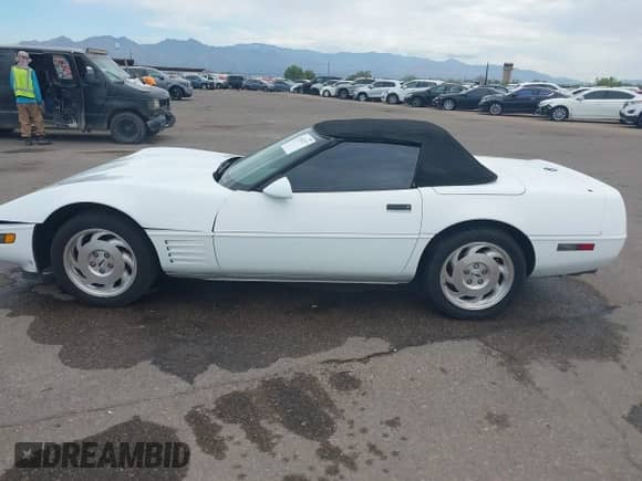 ✅ 1994 Chevrolet Corvette • VIN: 1G1YY32P0R5103497 • Lot: 43118727. Wystawiony na IAAI z przebiegiem 163 347 mil. Bezpłatny archiwum sprzedaży aukcyjnych z USA i szczegółowy raport historii pojazdu na DreamBid. Zdjęcie 14.