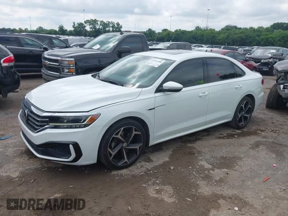 ✅ 2020 Volkswagen Passat R-Line • VIN: 1VWMA7A33LC003295 • Lot: 42529188. Wystawiony na IAAI z przebiegiem 79 339 mil. Bezpłatny archiwum sprzedaży aukcyjnych z USA i szczegółowy raport historii pojazdu na DreamBid. Zdjęcie 14.