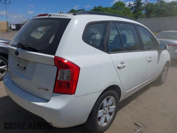 ✅ 2008 Kia Rondo LX • VIN: KNAFG526X87151416 • Lot: 42561032. Wystawiony na IAAI z przebiegiem 172 191 mil. Bezpłatny archiwum sprzedaży aukcyjnych z USA i szczegółowy raport historii pojazdu na DreamBid. Zdjęcie 4.