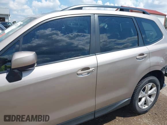 2015 Subaru Forester Premium z VIN JF2SJAFC2FH556321, wystawiony jako IAAI lot #42921214 z przebiegiem 125 991 mil mil oraz . Historia ofert i sprzedaży dostępna na DreamBid. Obrazek 14.